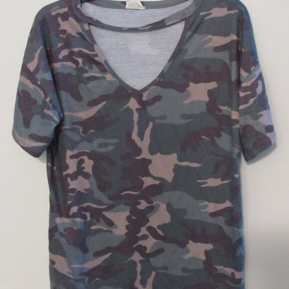 BiBi V-Neck Camo T-Shirt Women's Small Stretch Comfortable Outdoor Hunting - Picture 1 of 7